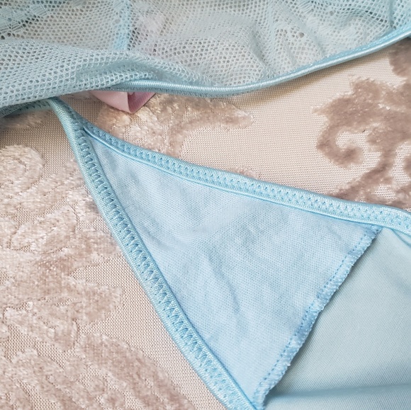 VS- Limited Edition Dream Angel's Lingerie Set - Picture 8 of 10